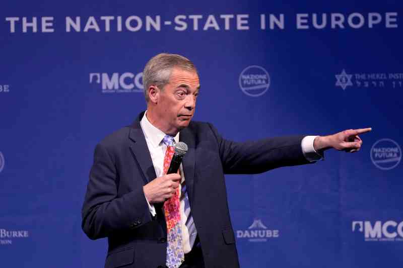 Farage rompió la mala noticia a los miembros de la audiencia de que no se permitiría la entrada a los proveedores de catering